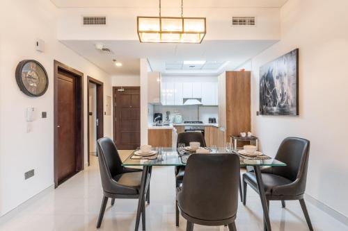 Allsopp & Allsopp - Superb Amenities 1-Bedroom Apartment in Resortz by Danube Arjan - image 4