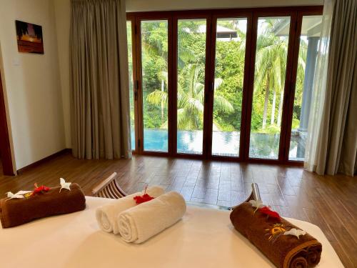 Anse Soleil Beachcomber Hotel and Self Catering – Anse Soleil