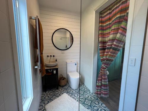 Zuhanyzó, Mill House Studio - a romantic retreat in Lyonville