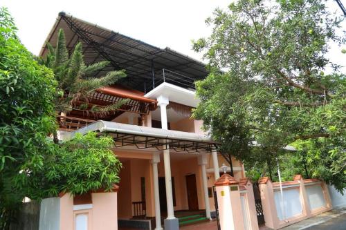 Greenvilla guest house kaloor GV 1500