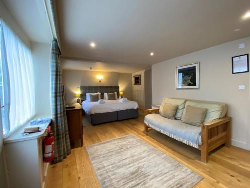 The Red Lion & Manor House Room Type - Annex Feature Room