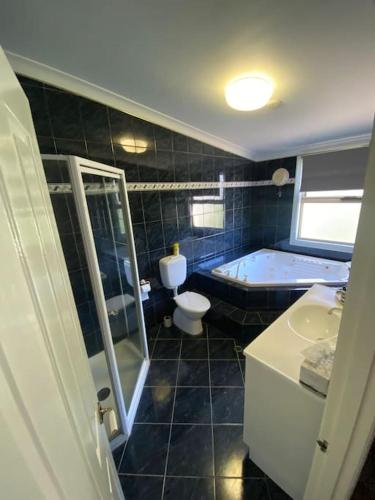 Location location: Melbourne street views Room Type - Three-Bedroom Apartment