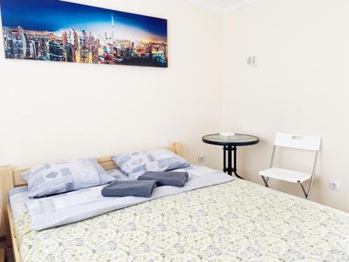 1 queen bed, 1 sofa bed
