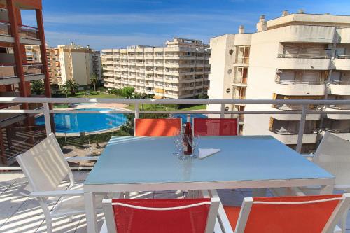UHC Ventura Park Apartments - image 8
