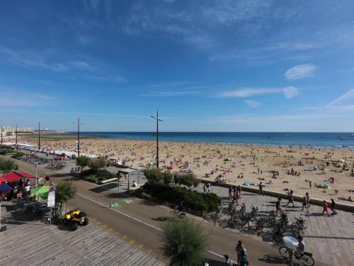 Appartement T2 en front de mer avec balcon garage et ascenseur Les Sables-d'Olonne - FR-1-197-475 - image 4