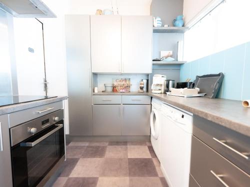Apartment (4 Adults) image 9