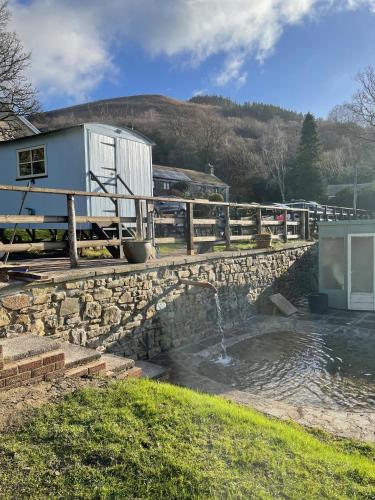 Tunnel Cottages at Blaen-nant-y-Groes Farm