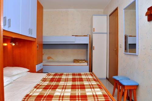 Lovely holiday apartment with sea view - image 2