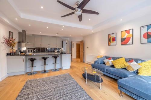 Windsor Castle Views & Parking - By Tempstay, Windsor
