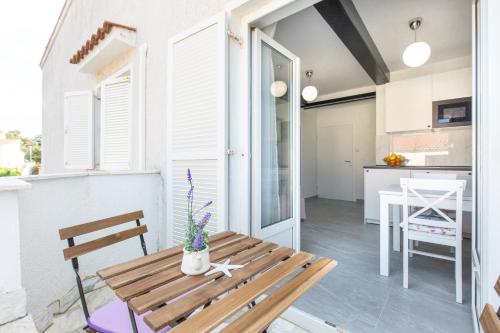 One-Bedroom Apartment image 10