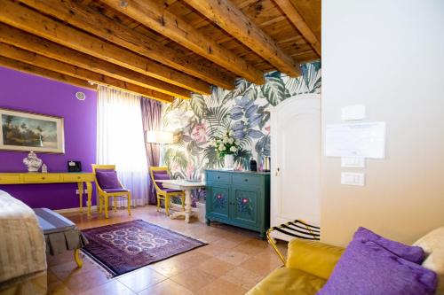 One-Bedroom Suite image 10