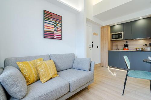 Feelathome Ventas Suites - Tap to explore photos