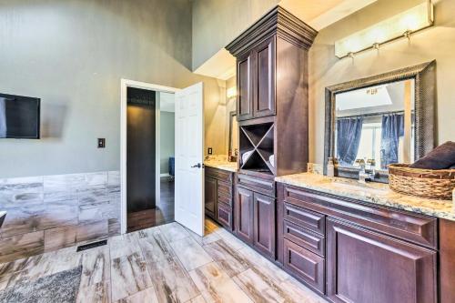 Saint Charles House Near Historic Downtown!