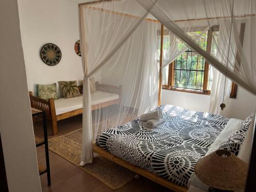 30 Wilson, Jinja (photo 6)