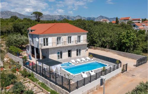 Amazing Home In Sucuraj With Outdoor Swimming Pool, Jacuzzi And Wifi