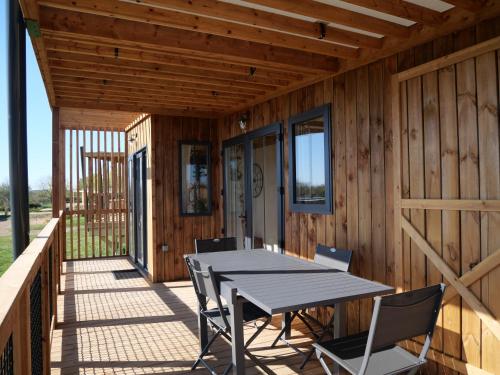 2 bedrooms, 4 beds