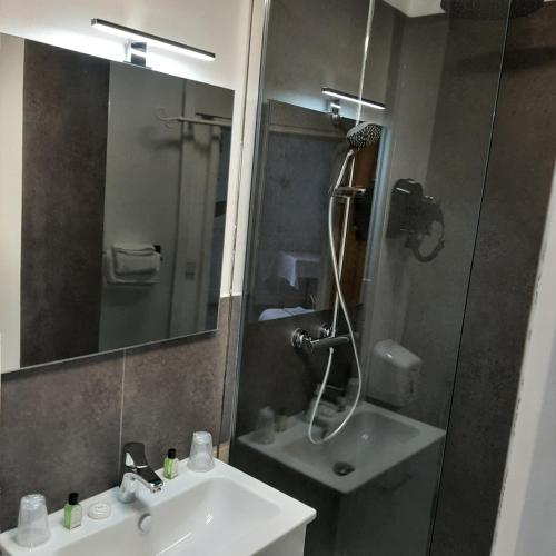 Hotel Les Beaux Arts - image 10