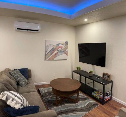 Brand New 2BR CUTE Blue LED in North Fresno