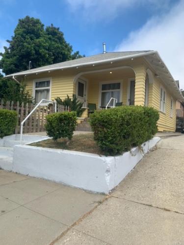 Ruth House Original Craftsman PETS, walk to State st.