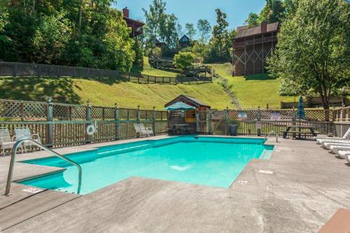 A Smoky Mountain Lake Cabin - Spacious Smoky Mountain Getaway Perfect for Families & Groups - image 9