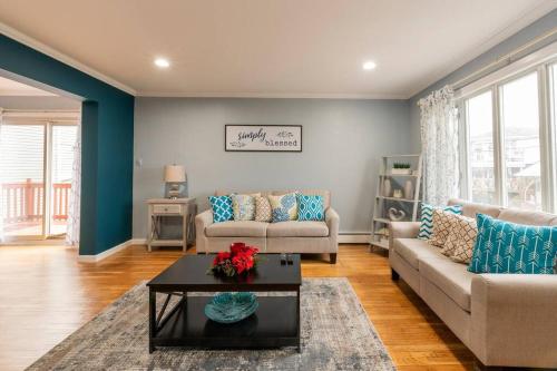 A Suburbia-In-The City Colonial Home in Bayonne, USA