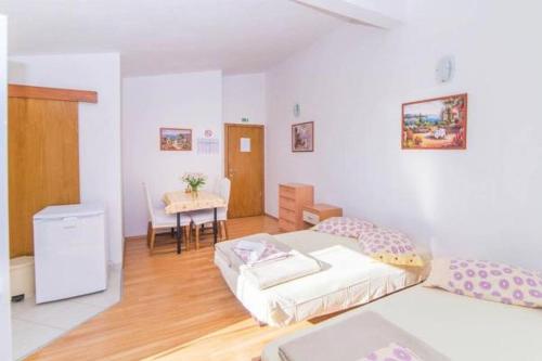 Studio Apartment in Dugi Rat with Sea View Terrace Air Conditioning WiFi 5113-1 - image 4
