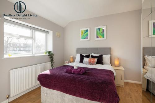 Dwellers Delight Living Ltd 2 Bed House with Wi-Fi in Loughton, Essex