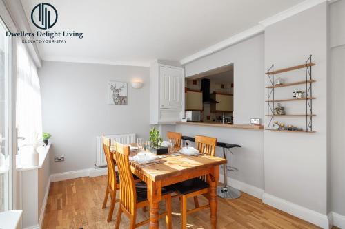 Dwellers Delight Living Ltd 2 Bed House with Wi-Fi in Loughton, Essex