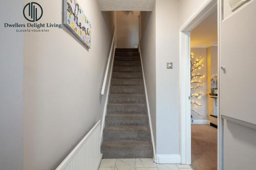 Dwellers Delight Living Ltd 2 Bed House with Wi-Fi in Loughton, Essex