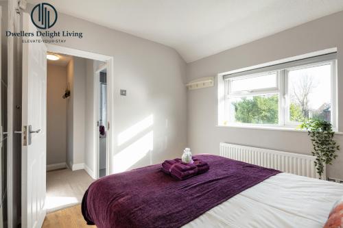 Dwellers Delight Living Ltd 2 Bed House with Wi-Fi in Loughton, Essex