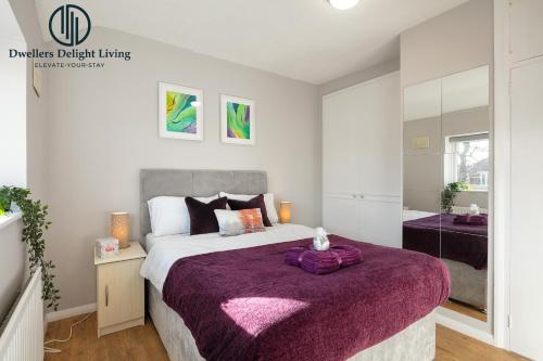 Dwellers Delight Living Ltd 2 Bed House with Wi-Fi in Loughton, Essex