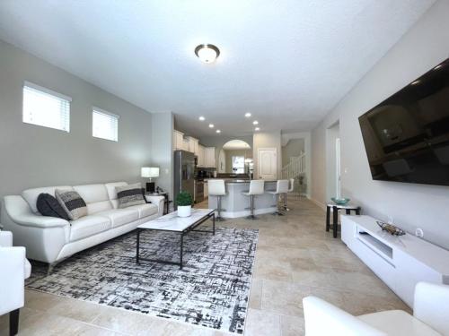 Gorgeous 5Bd Pool Spa Gm Solterra Resort-5262WW home in Davenport, USA