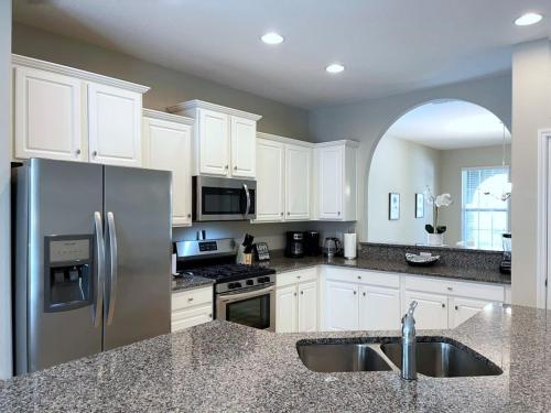 Gorgeous 5Bd Pool Spa Gm Solterra Resort-5262WW home in Davenport, USA