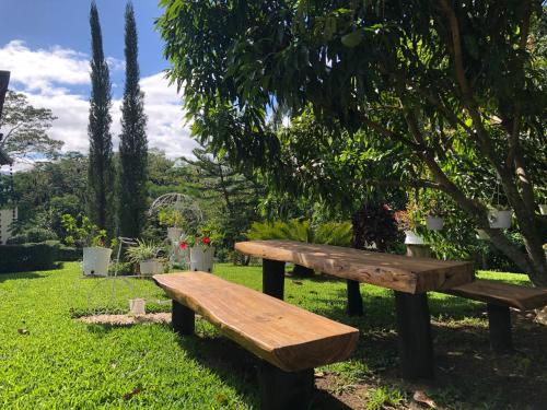 Rancho Jacob By Hospedify Preciosa Villa campestre con un amplio patio hermoso jardín cómodo gazebo y piscina
