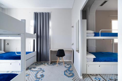 Posto Letto in Dormitorio Misto per 8 Persone

