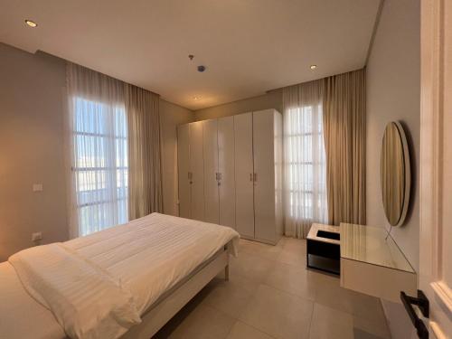 luxury 3BR Condo Near the Boulevard - Tap to explore photos
