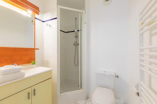 Bathroom, Appart'City Classic Lyon Villeurbanne in Lyon