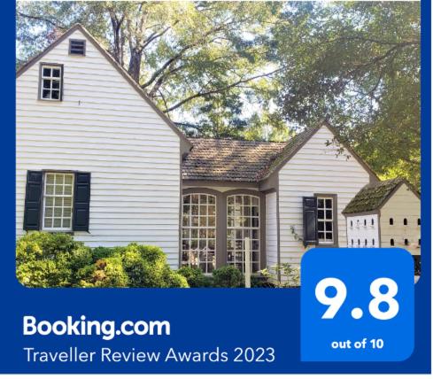 Cozy Colonial 1740 Cottage