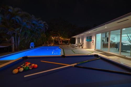 Heated pool in a Precious House close to Zoo Parks and Arts in Cutler Bay