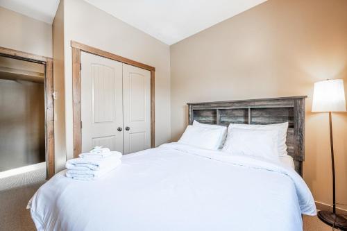 Trapper's Lodge - 4 Bd w Great View, Private Hot Tub