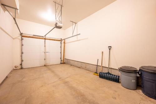 Trapper's Lodge - 4 Bd w Great View, Private Hot Tub