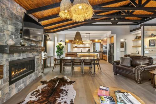 Chalet Monashee - Brand New High-End Property with Amazing Views, Big White (foto 3)