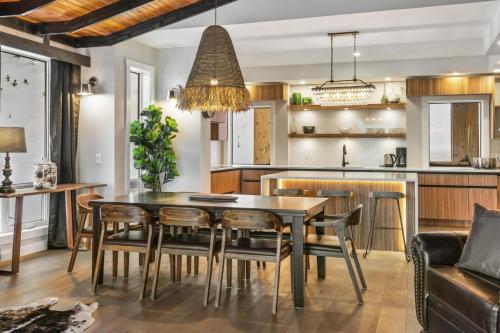 Chalet Monashee - Brand New High-End Property with Amazing Views, Big White (foto 5)