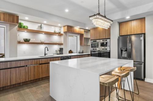 Chalet Monashee - Brand New High-End Property with Amazing Views, Big White (foto 10)