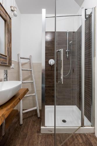 Bathroom, Largo Molina Apartment 1 by Wonderful Italy in East Bologna