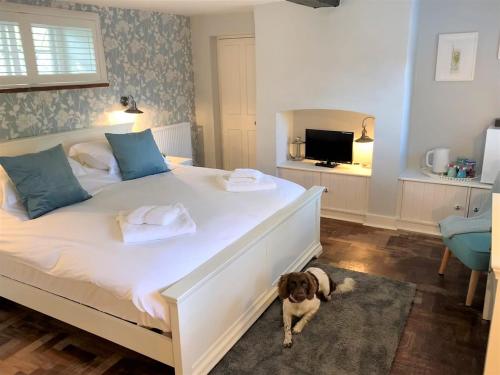 Ferryman`s Cottage at The Beetle & Wedge in South Moreton