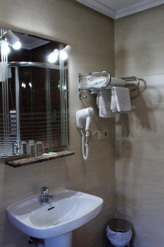 Hostal Madrid - image 5