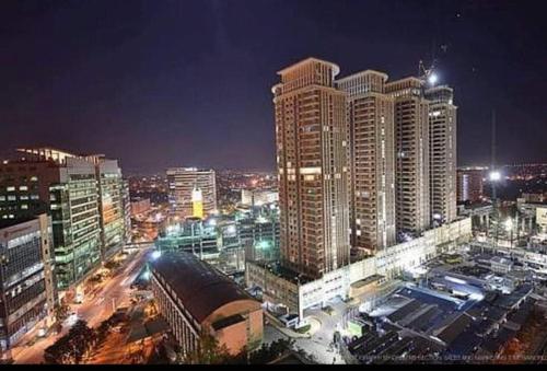 Morgan Suite BGC Shortwalk2 Venice Mall free pool gym, Binangonan