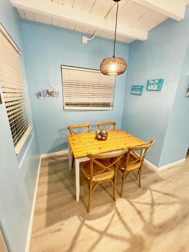Cozy Canaveral Cottages - image 7