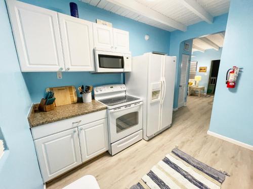 Cozy Canaveral Cottages - image 12